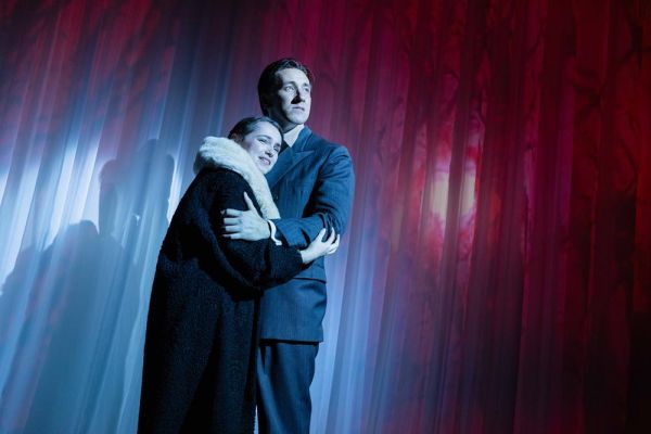 REBECCA%203%20Lauren%20Jones%20I%20and%20Richard%20Carson%20Maxim%20de%20Winter%20Photo%20Mark%20Senior-04390fab REBECCA feierte Premiere in London &ndash; musicalradio.de | Musicals kostenlos im Radio