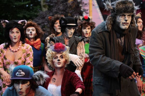 22-067bdf70 Von der M&uuml;llkippe zum Circus: CATS begeistert als Neuinszenierung in Tecklenburg &ndash; musicalradio.de | Musicals kostenlos im Radio