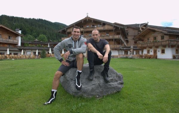 _HOK1709-Copyright_Holger_Kersting-0696da05 Drew Sarich im Ring mit Wladimir Klitschko &ndash; musicalradio.de | Musicals kostenlos im Radio