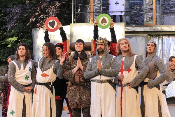 03-0b1aa656 Gro&szlig;es Gag- und Kost&uuml;mfeuerwerk: SPAMALOT in Tecklenburg &ndash; musicalradio.de | Musicals kostenlos im Radio