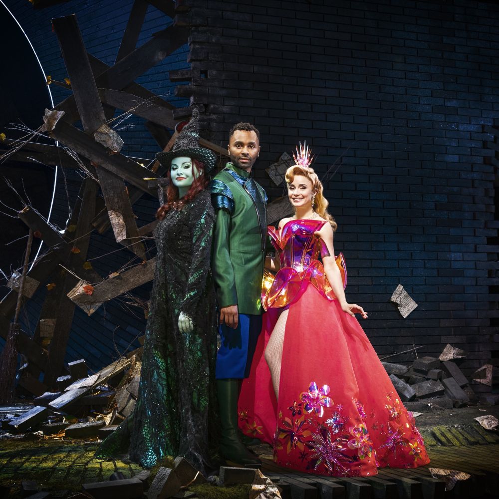Vaj&egrave;n van den Bosch (Eplhaba), Naidjim Severina (Fiyero) und Jeannine Mich&egrave;le Wacker (Glinda) in WICKED &ndash; DAS MUSICAL