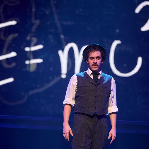 David Jakobs spielt Einstein