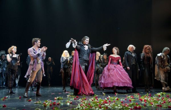 2011_10_16TDV_002-3525ddf4 TANZ DER VAMPIRE hat sich von Stuttgart verabschiedet &ndash; musicalradio.de | Musicals kostenlos im Radio