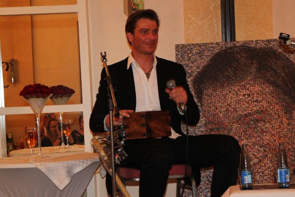 geschenk2a-3ab43dbb Viel Harmonie beim Fan-Community Treffen von Jan Ammann &ndash; musicalradio.de | Musicals kostenlos im Radio