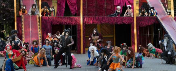 16-423d1a78 Von der M&uuml;llkippe zum Circus: CATS begeistert als Neuinszenierung in Tecklenburg &ndash; musicalradio.de | Musicals kostenlos im Radio