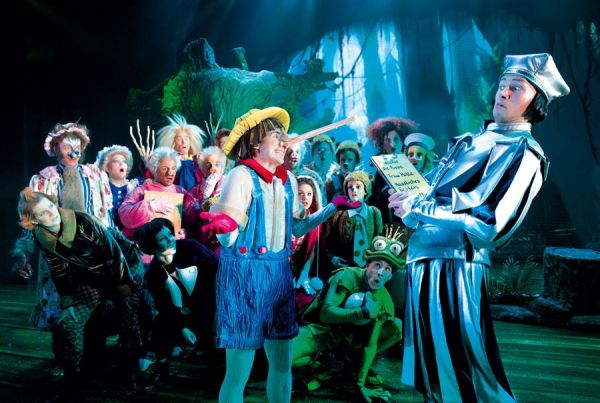 SHREK_Pinocchio_RZ_13x18_c_JensHauer-4fdde785 Gro&szlig;es, gr&uuml;nes Gag-Feuerwerk: SHREK in D&uuml;sseldorf &ndash; musicalradio.de | Musicals kostenlos im Radio
