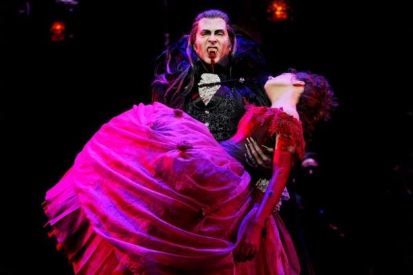 Grafenwechsel_bei_Tanz_der_Vampire_mit_neuem_Hauptdarsteller_Kevin_Tarte-22-5703585a Kevin Tarte erstmals als Vampirgraf auf einer Berliner B&uuml;hne &ndash; musicalradio.de | Musicals kostenlos im Radio