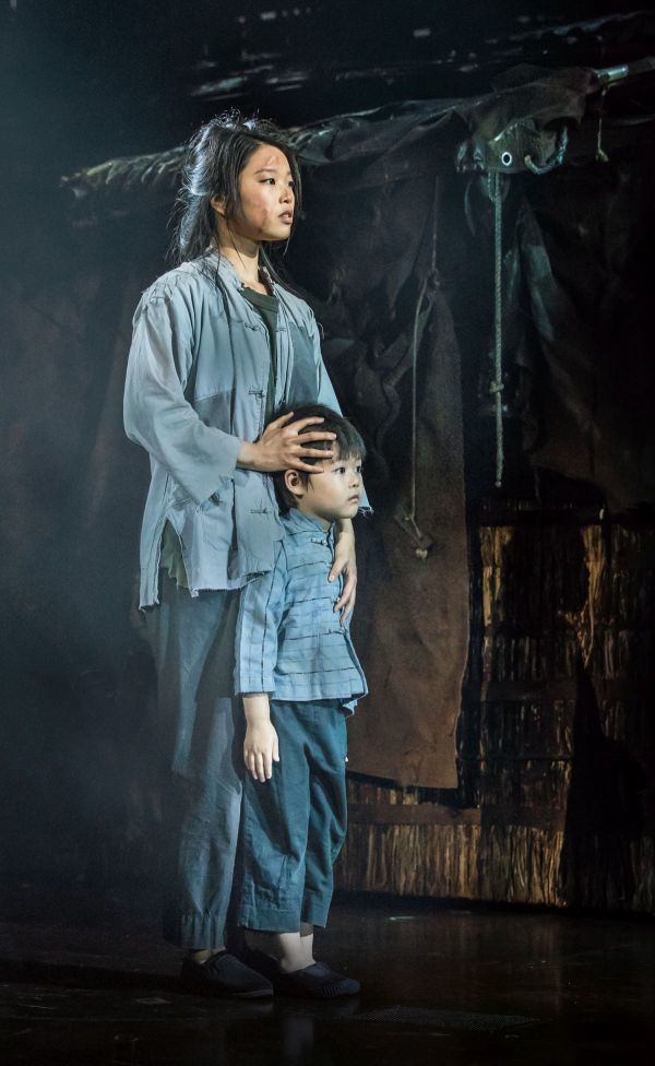 miss-saigon-foto-04-credit-johan-persson-5b9d682d Zeitlos und grandios: MISS SAIGON in K&ouml;ln &ndash; musicalradio.de | Musicals kostenlos im Radio