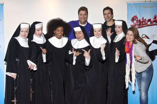 SiA_HandaufsHerz_Fotocall_01-7ee0f71c Sister Act - Ein himmlisches Musical goes TV &ndash; musicalradio.de | Musicals kostenlos im Radio