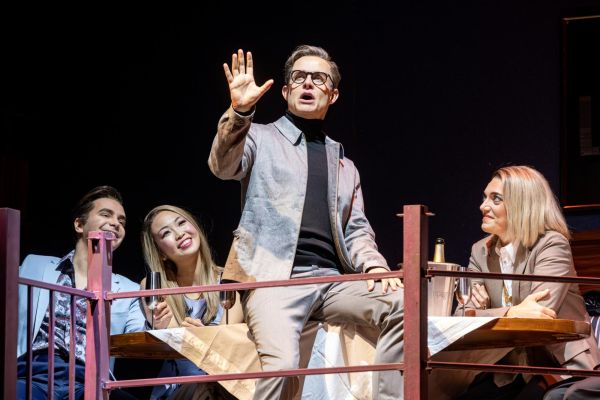 6a0f027ed59084b69211bf79_Hello-Again-Das-Musical-Bild-04-Credit-Tom-Schulze-80207b96 Howard Carpendale-Musical HELLO AGAIN geht mit prominenter Besetzung auf Tour &ndash; musicalradio.de | Musicals kostenlos im Radio