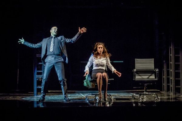 fastnormal_21-809d5c0e Next To Normal: Das Musical-Highlight des Jahres &ndash; musicalradio.de | Musicals kostenlos im Radio