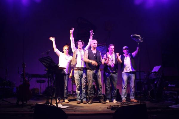 Z-StankeOhneStrom3-8396456f Patrick Stanke rockte mit Annika Firley, Maricel und Roberta Valentini &ndash; musicalradio.de | Musicals kostenlos im Radio