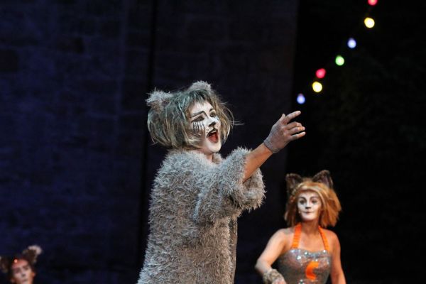 10-84ccdfc3 Von der M&uuml;llkippe zum Circus: CATS begeistert als Neuinszenierung in Tecklenburg &ndash; musicalradio.de | Musicals kostenlos im Radio