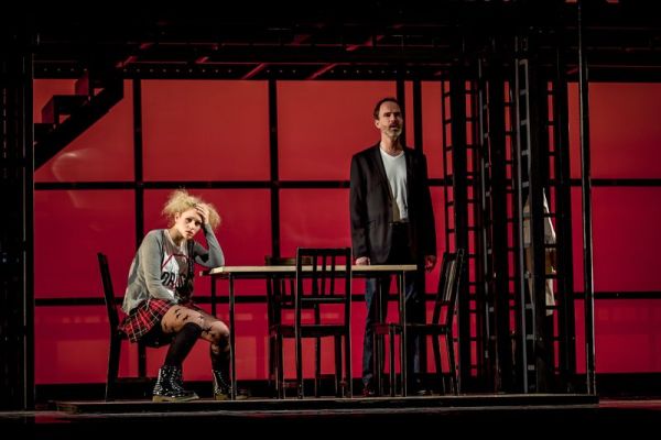 fastnormal_08-8bed0739 Next To Normal: Das Musical-Highlight des Jahres &ndash; musicalradio.de | Musicals kostenlos im Radio