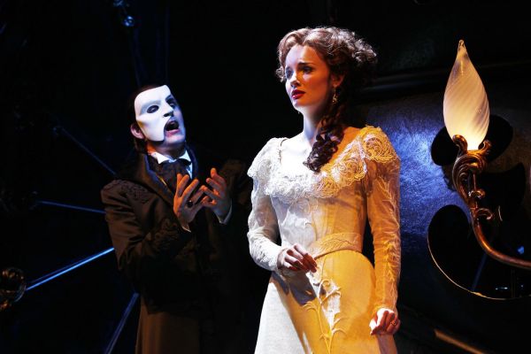 Prio_1_bei_mehreren_Bildern_Phantom_und_Christine-ab6c0862 LIEBE STIRBT NIE (LOVE NEVER DIES) folgt auf ROCKY in Hamburg &ndash; musicalradio.de | Musicals kostenlos im Radio