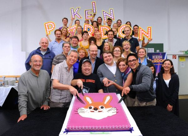 Kein%20Pardon_Tortenanschnitt_Foto_Christof%20Wolff-ccee4184 Probenstart f&uuml;r "Kein Pardon" / Cast komplett &ndash; musicalradio.de | Musicals kostenlos im Radio