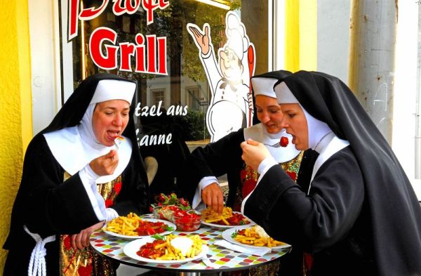 SISTER_ACT_Profi_Grill_Wattenscheid_5684-e091b4c0 SISTER ACT Nonnen erkunden die Metropole Ruhr &ndash; musicalradio.de | Musicals kostenlos im Radio