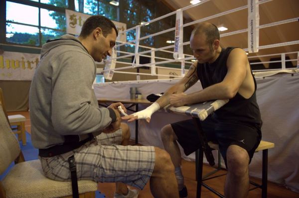 _HOK1723-Copyright_Holger_Kersting-f7c3792b Drew Sarich im Ring mit Wladimir Klitschko &ndash; musicalradio.de | Musicals kostenlos im Radio